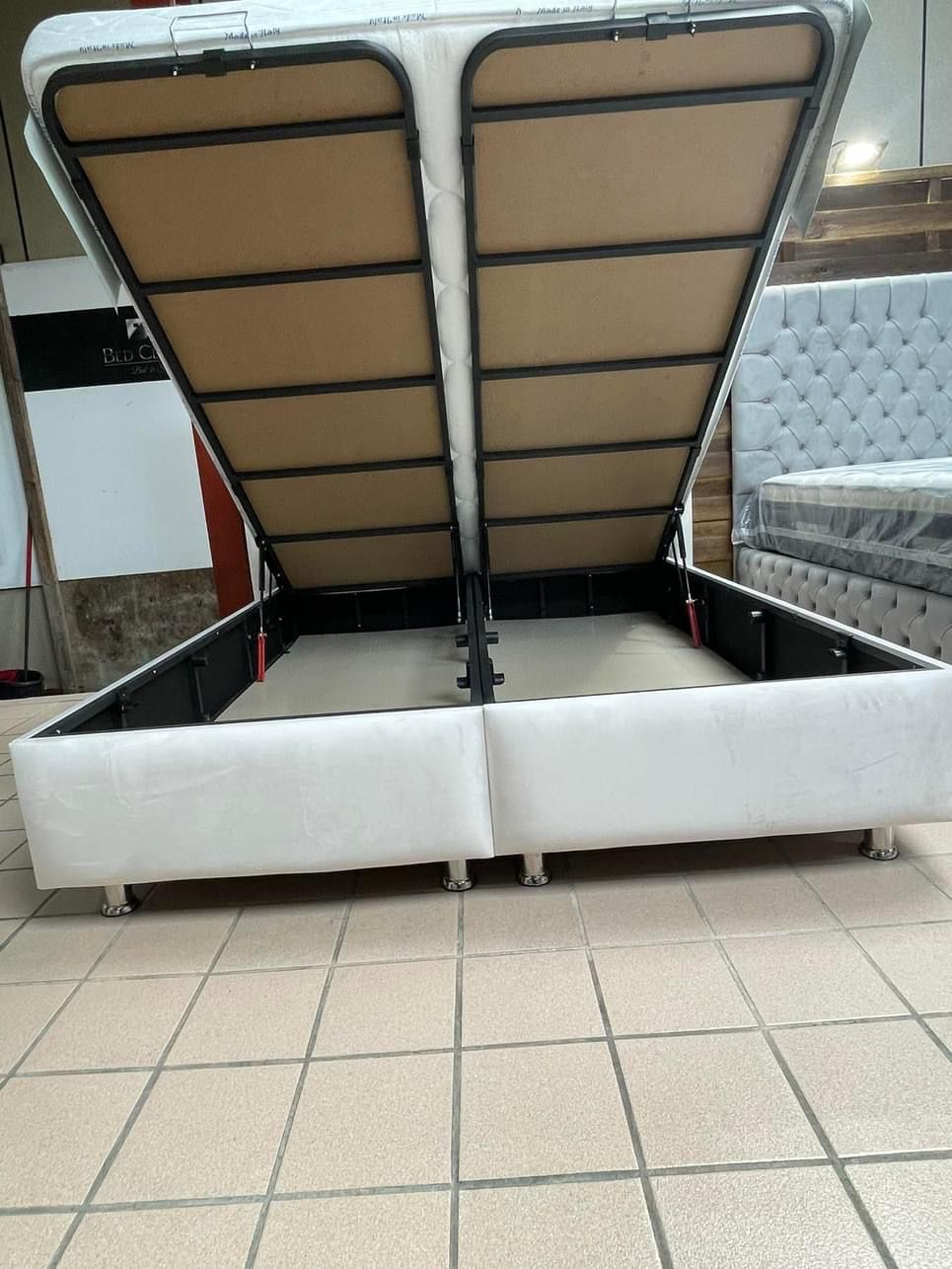 Lit coffre Coco velours blanc cassé