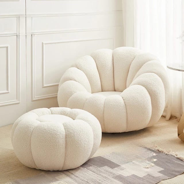 Fauteuil pivotant en laine bouclée