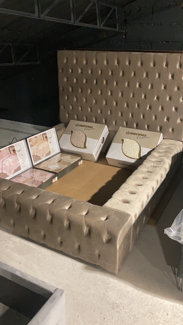 Cadre de lit capitonné Grand Théâtre velours Moka