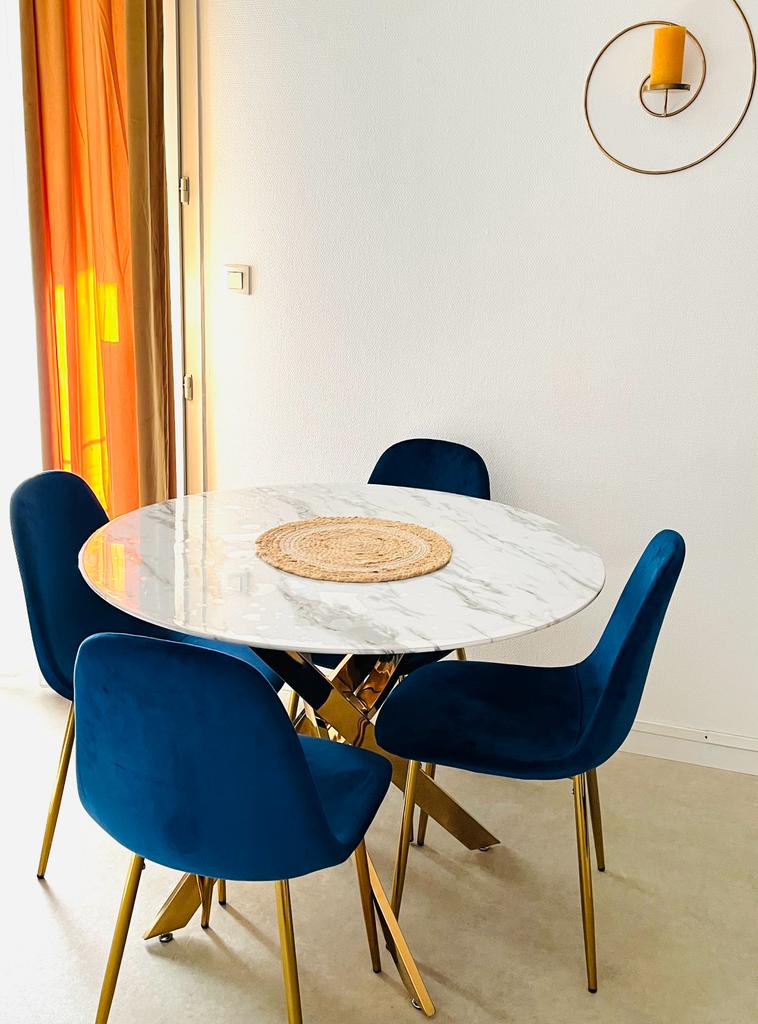 Table à Manger Ronde Victoire Pieds Or Marbre Blanc