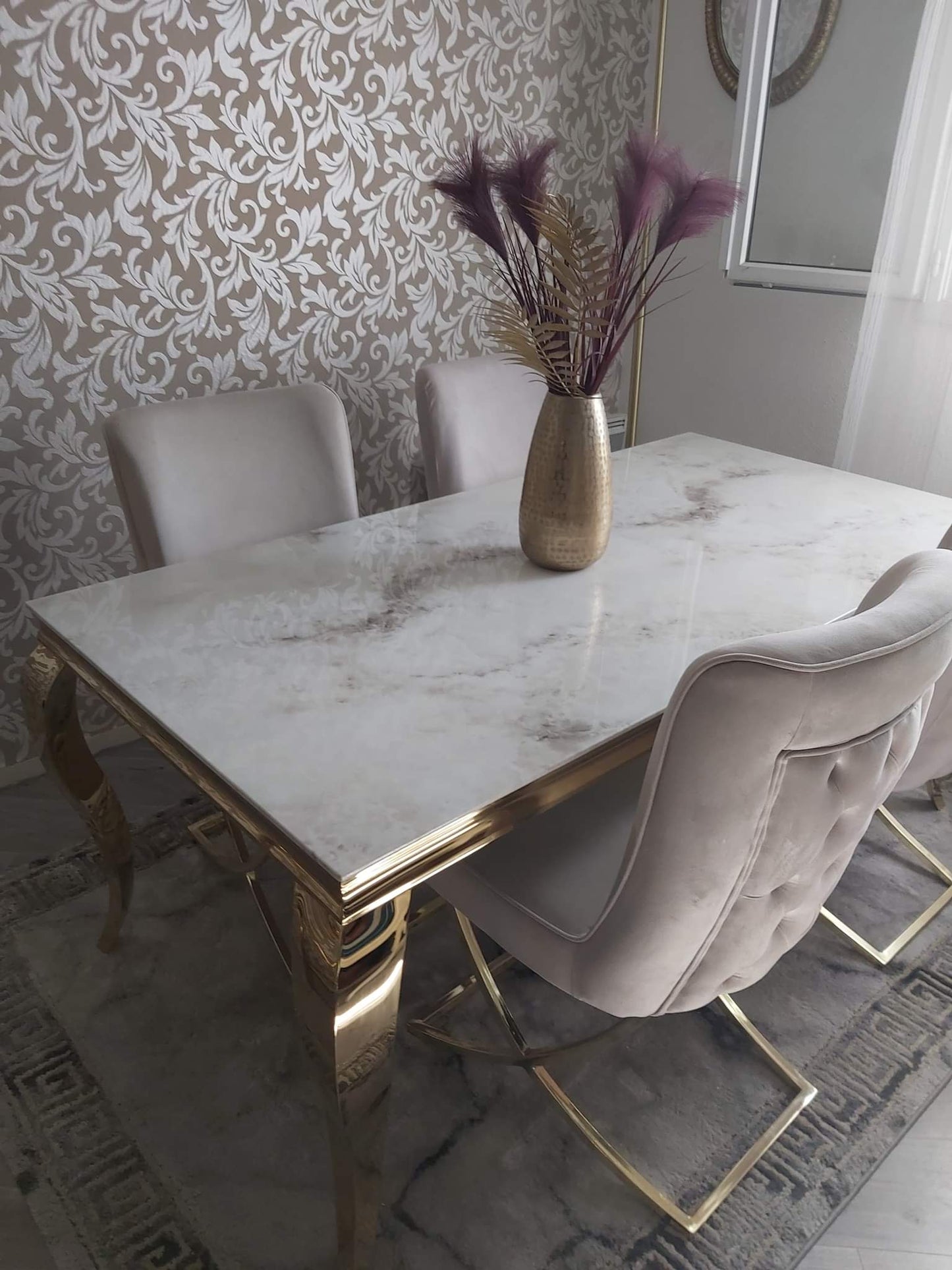 table baroque effet marbre disponible chez ARBA à Latresne près de Bordeaux