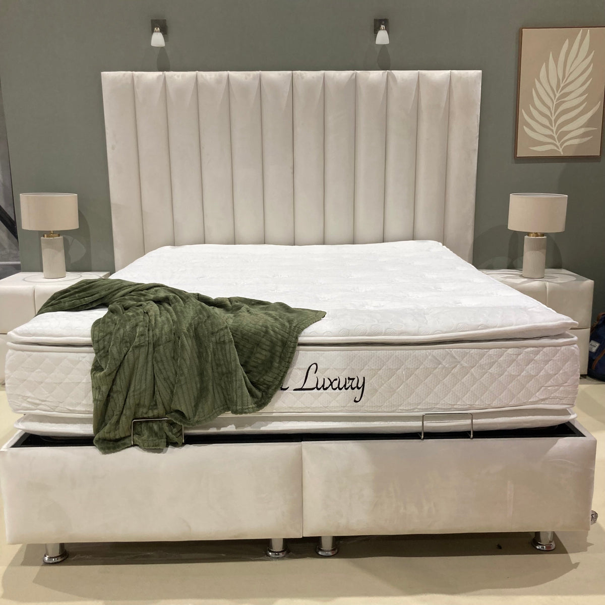 Lit coffre Athena velours blanc cassé
