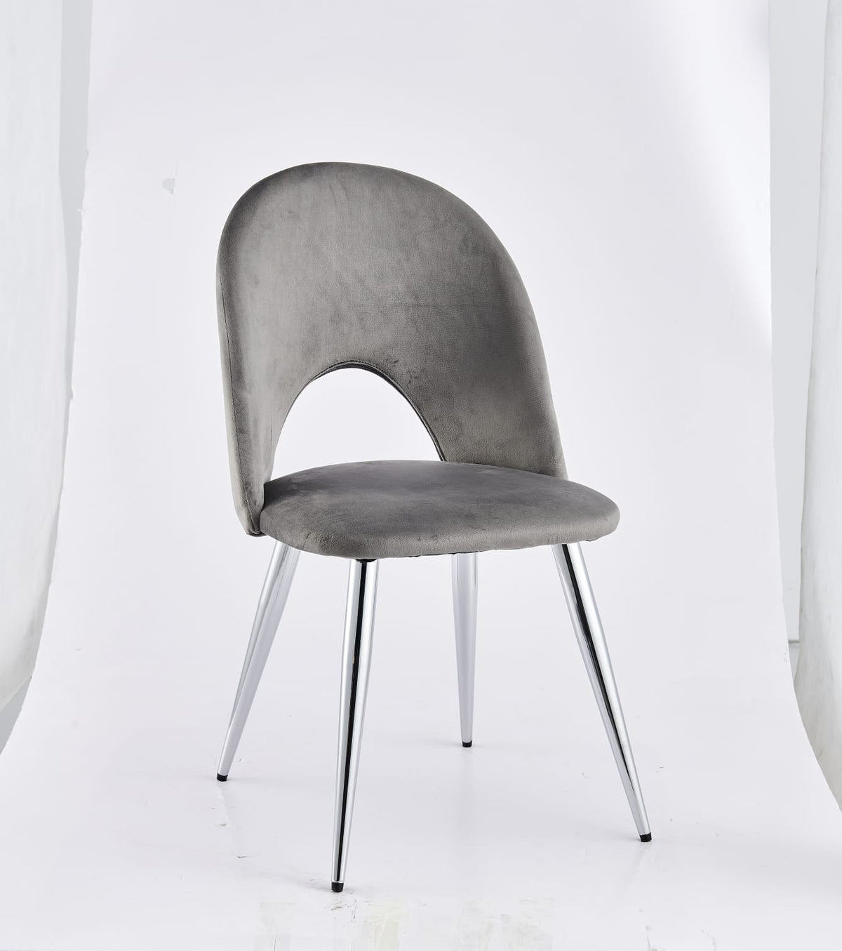 Chaise Amélia velours noir pied noir