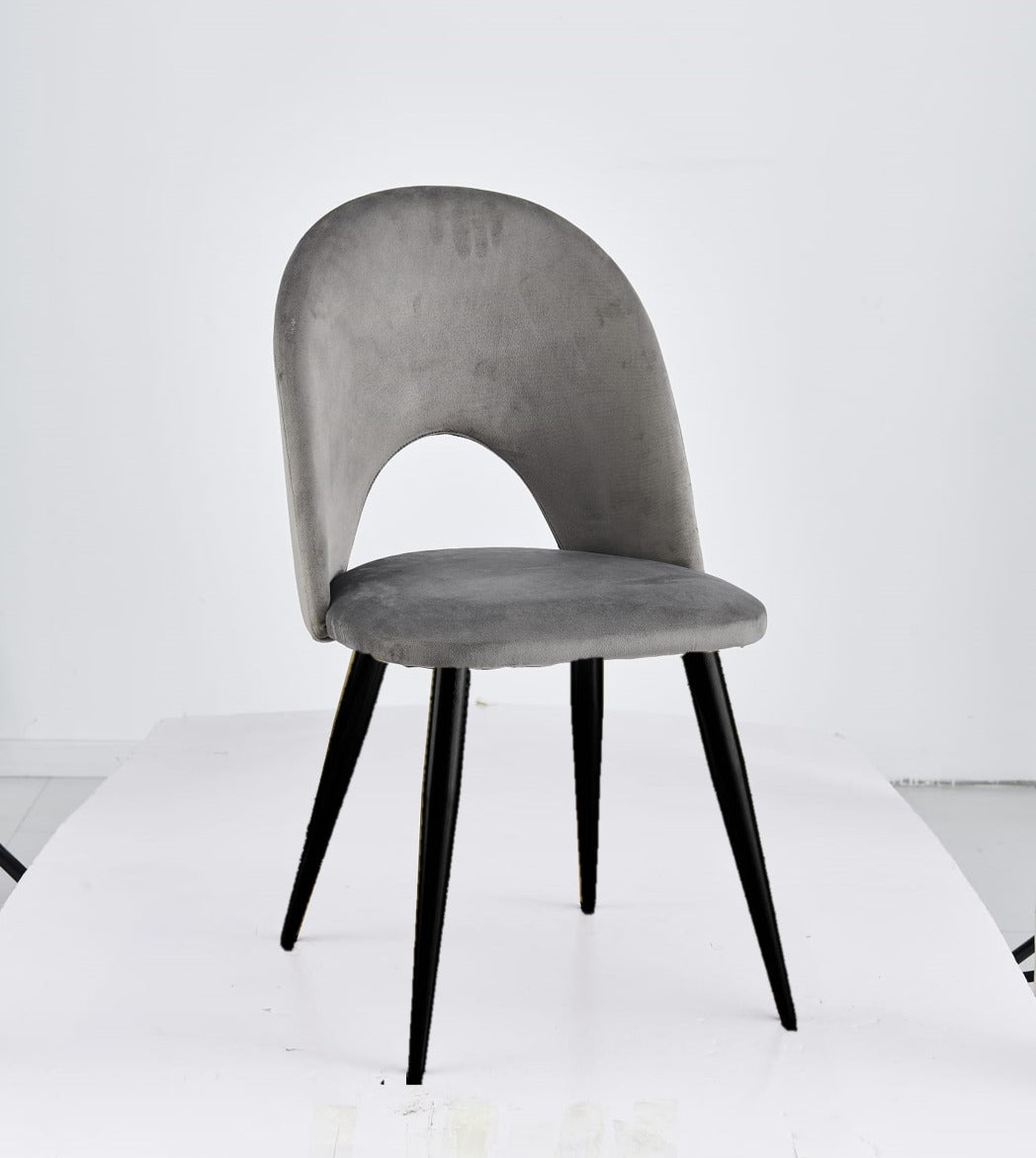 Chaise Amélia velours taupe pied noir
