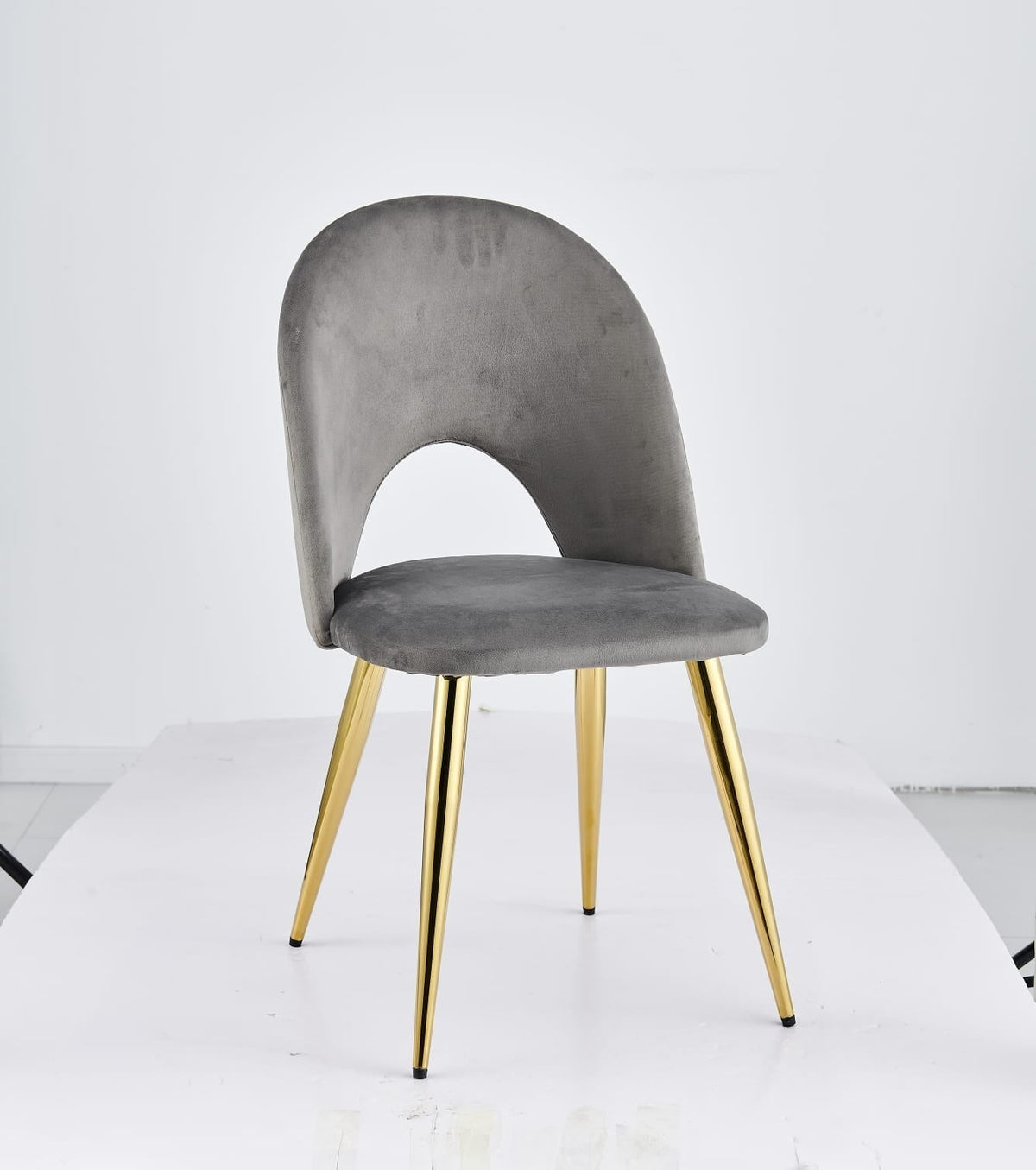 Chaise Amélia velours gris pied doré