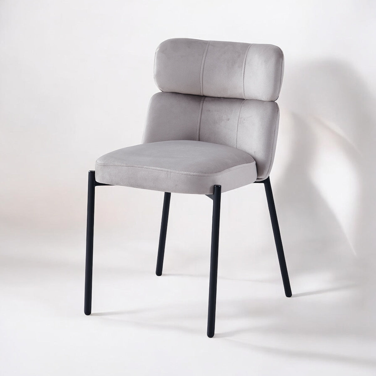 Chaise Stephany velours noir pied doré