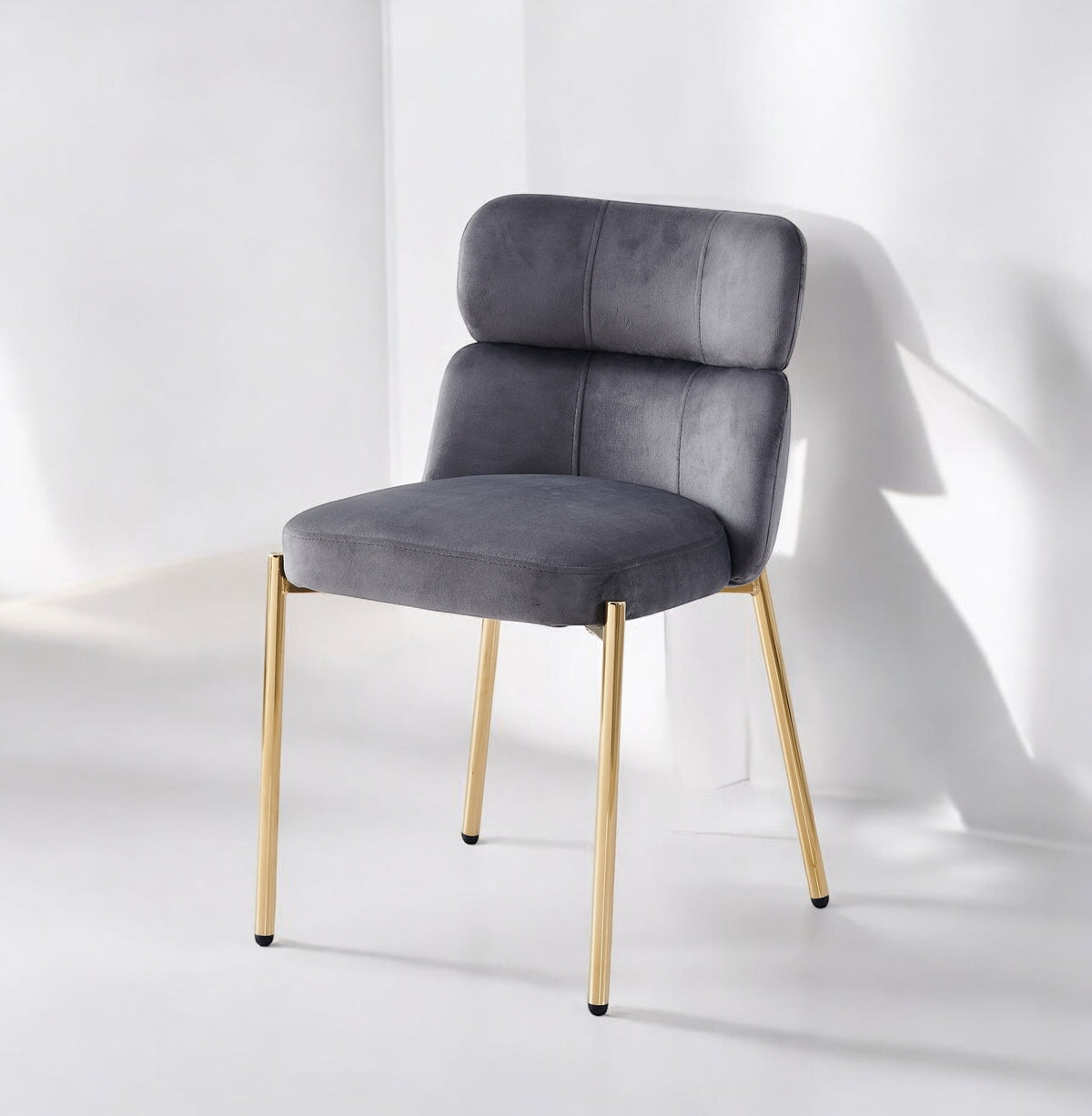 Chaise Stephany velours taupe pied doré