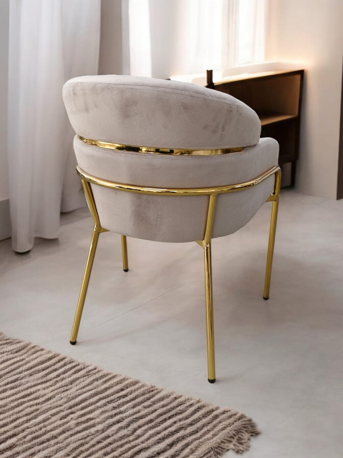 Chaise Emily velours noir doré