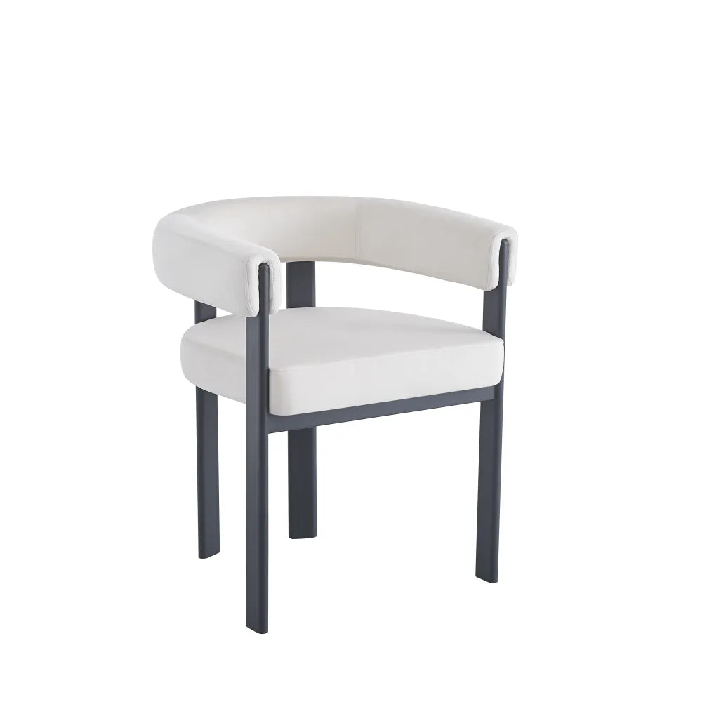 Chaise Vaiana pieds métal Noir Assise Velours beige avec pieds métal noirs