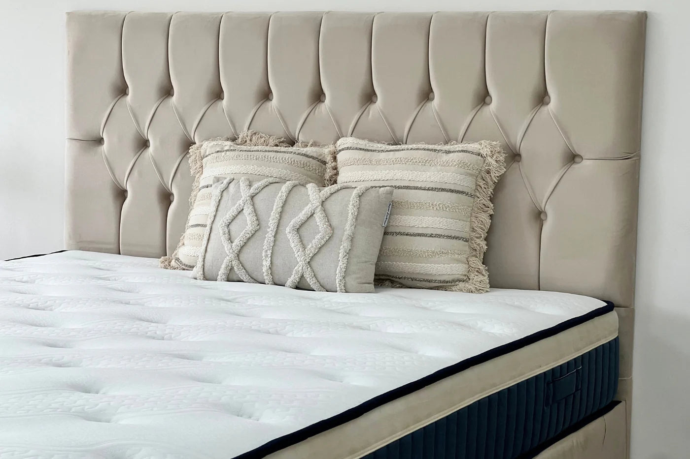 Lit Coffre Hugo Capitonnée Velours