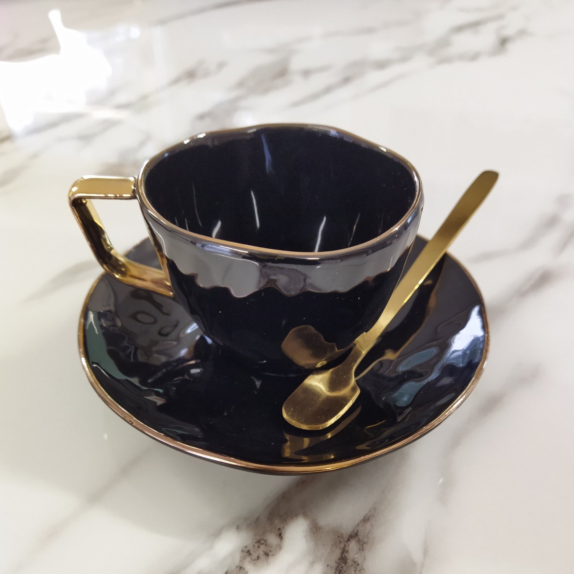 Service 6 tasses à café porcelaine Noir et Or – ARBA Home & Decor